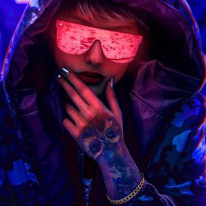 奥特之母坐钢筋
