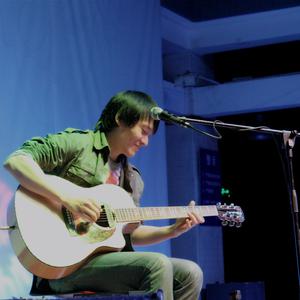 奥特之母坐钢筋
